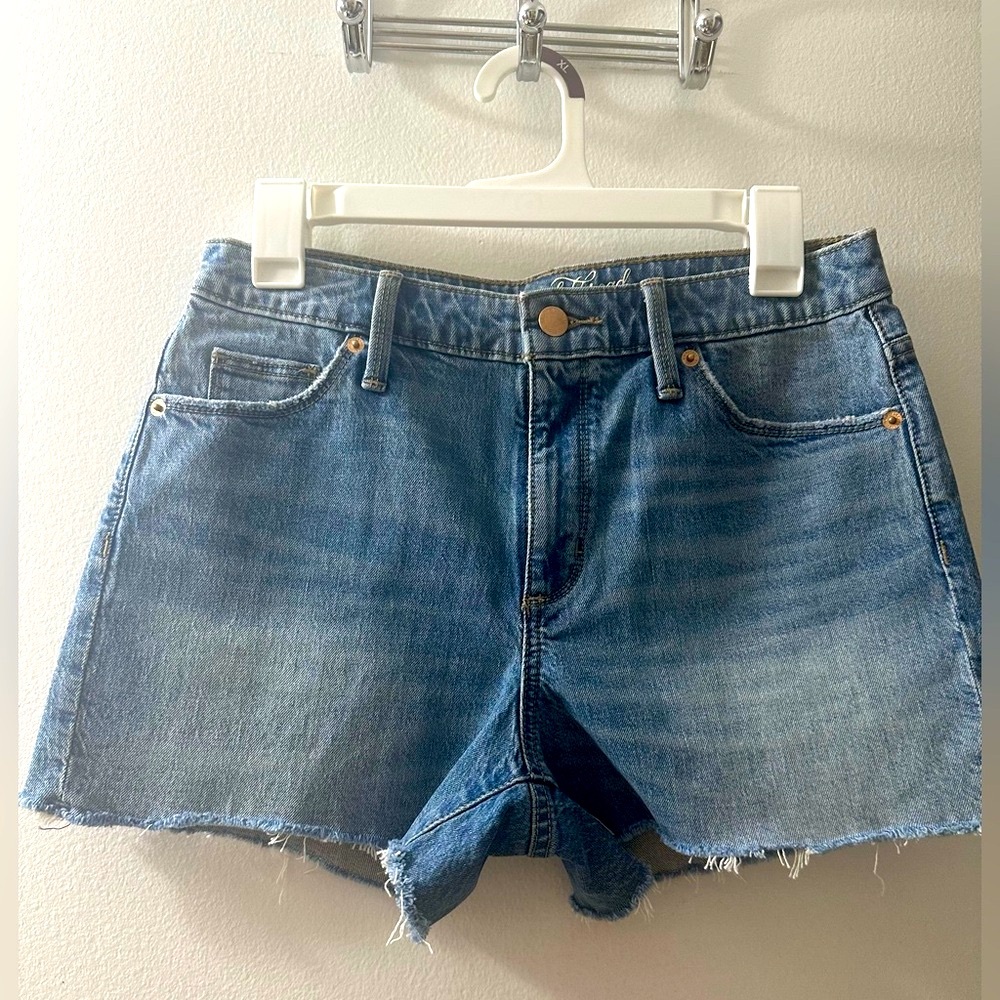 Universal Thread size 6/28 R Jean Shorts